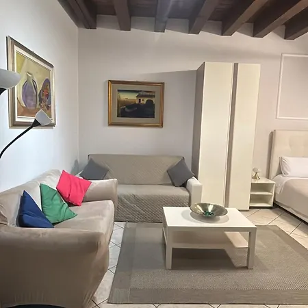 Monolocale In Piazza Isolo Apartment *